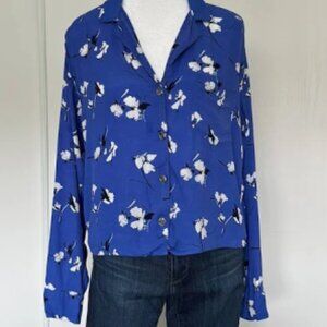 NWOT Abercrombie & Fitch Blue and White Cropped Floral Button Down Size M
